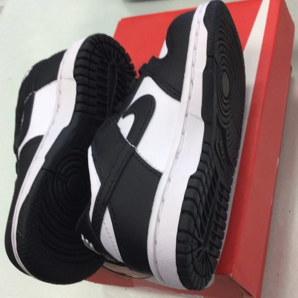 Nike Kids Black and White Low-Top Sneakers 6c
